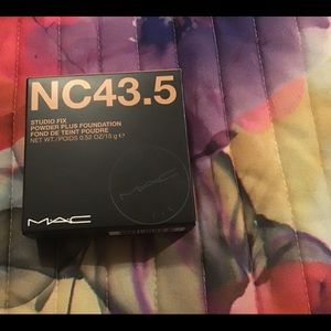 NC43.5 studio fix Mac powder plus foundation